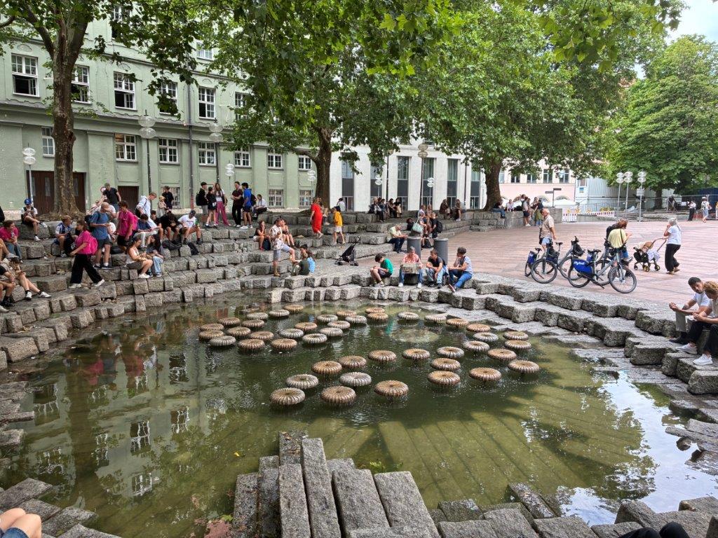 Wasserglockenbrunnen fountain, Munich