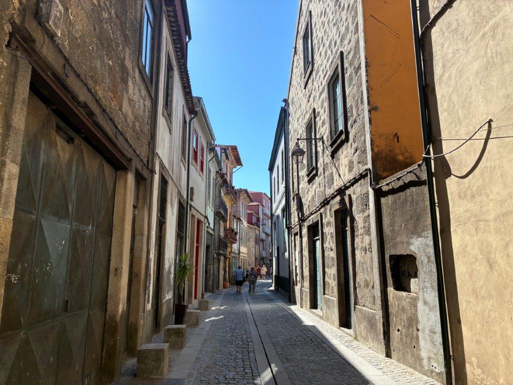 Back street in Villa Nova de Gaia, Porto